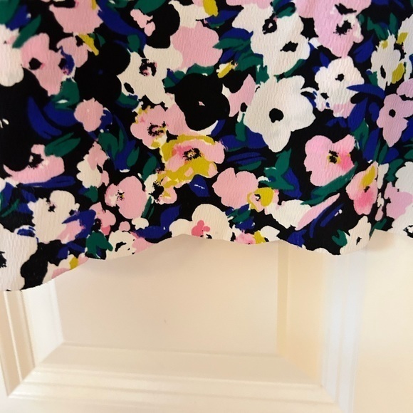 Halogen Scallop‎ Floral Top - Picture 7 of 7